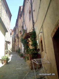 Gasse Castagneto Carducci, Sassetta und Suvereto 