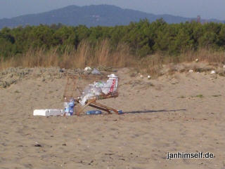 Mll am Strand von Viareggio